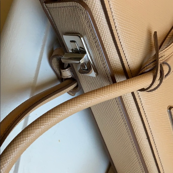 Prada handbags - Picture 4 of 7